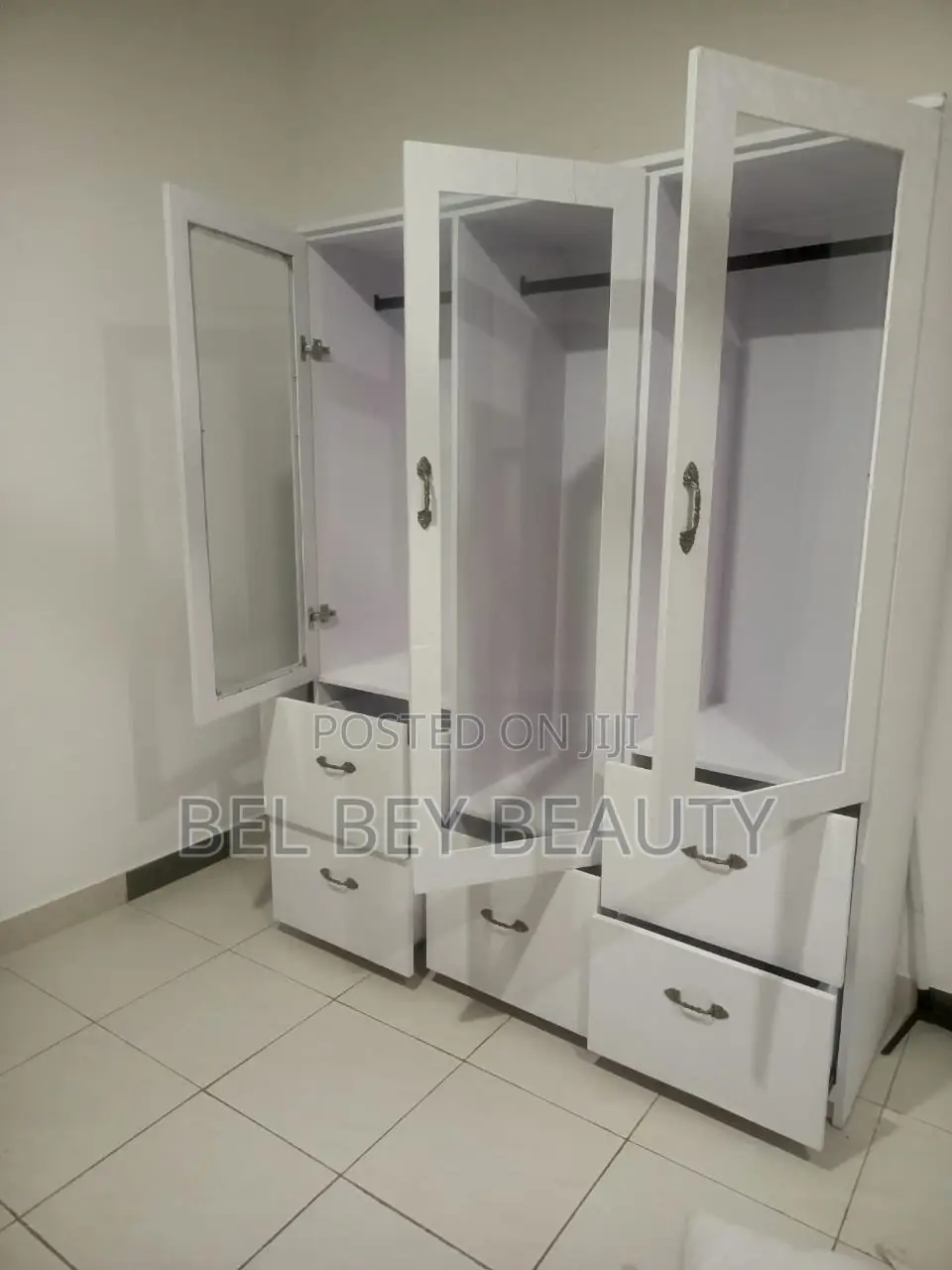 Wardrobe for Pick Up in Adenta