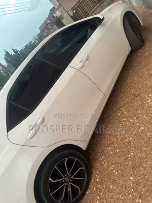 Toyota Corolla LE 4dr Sedan (1.8L 4cyl CVT) 2016 White