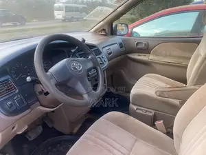 Toyota Sienna 2000 Silver