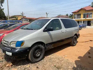 Toyota Sienna 2000 Silver