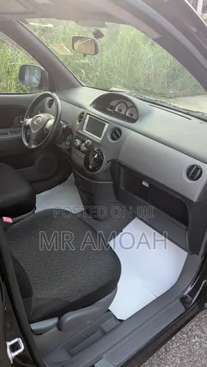 Toyota Sienta 2013