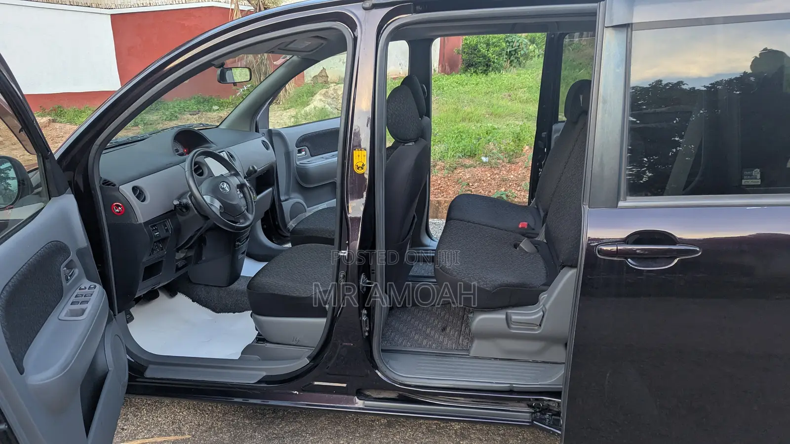 Toyota Sienta 2013