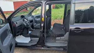 Toyota Sienta 2013