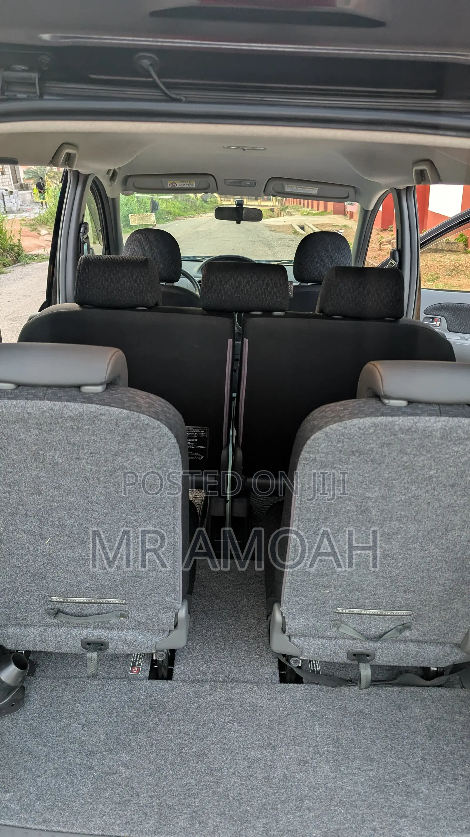 Toyota Sienta 2013