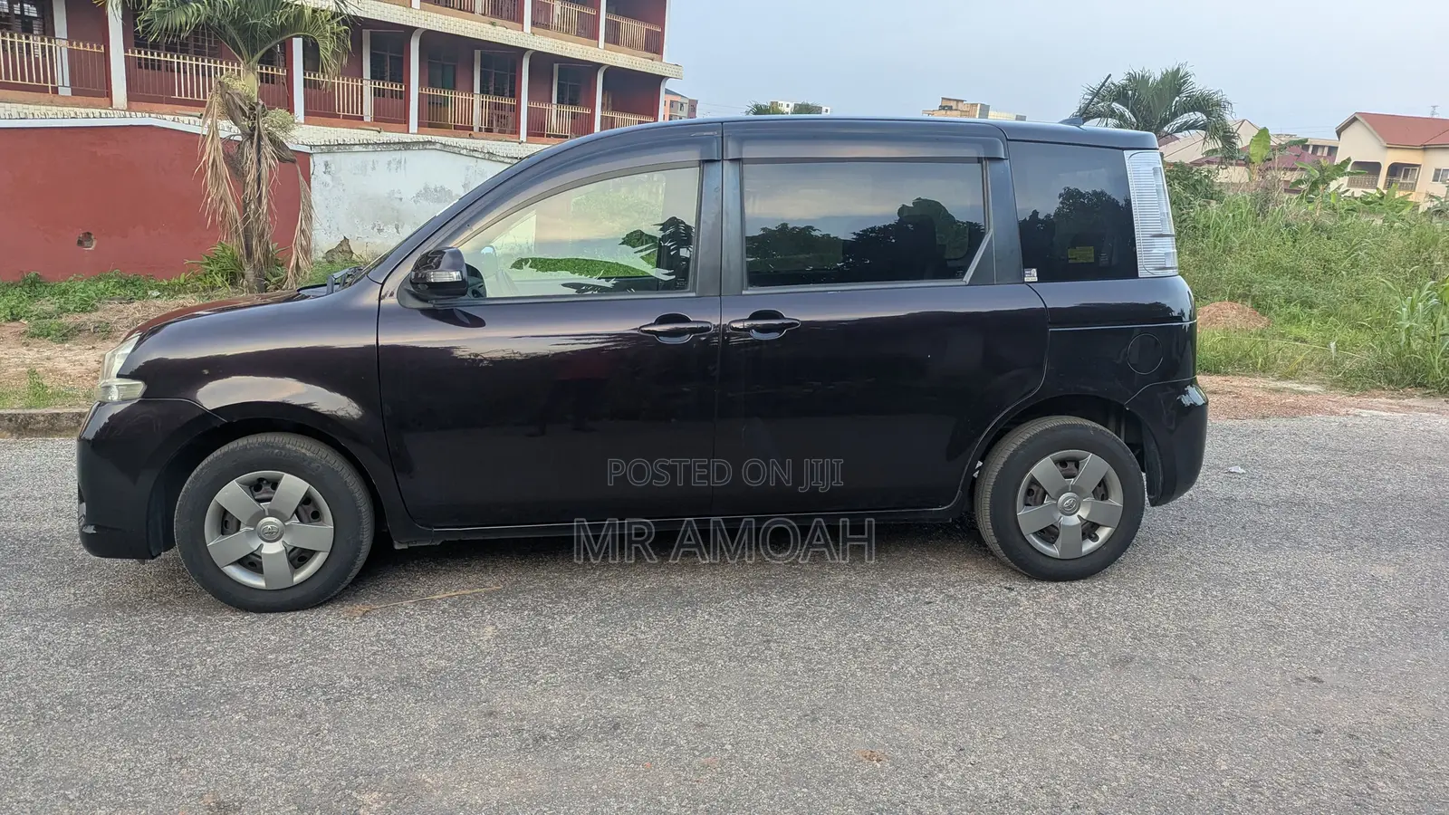 Toyota Sienta 2013