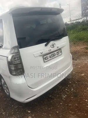 Toyota Voxy 2013 Silver