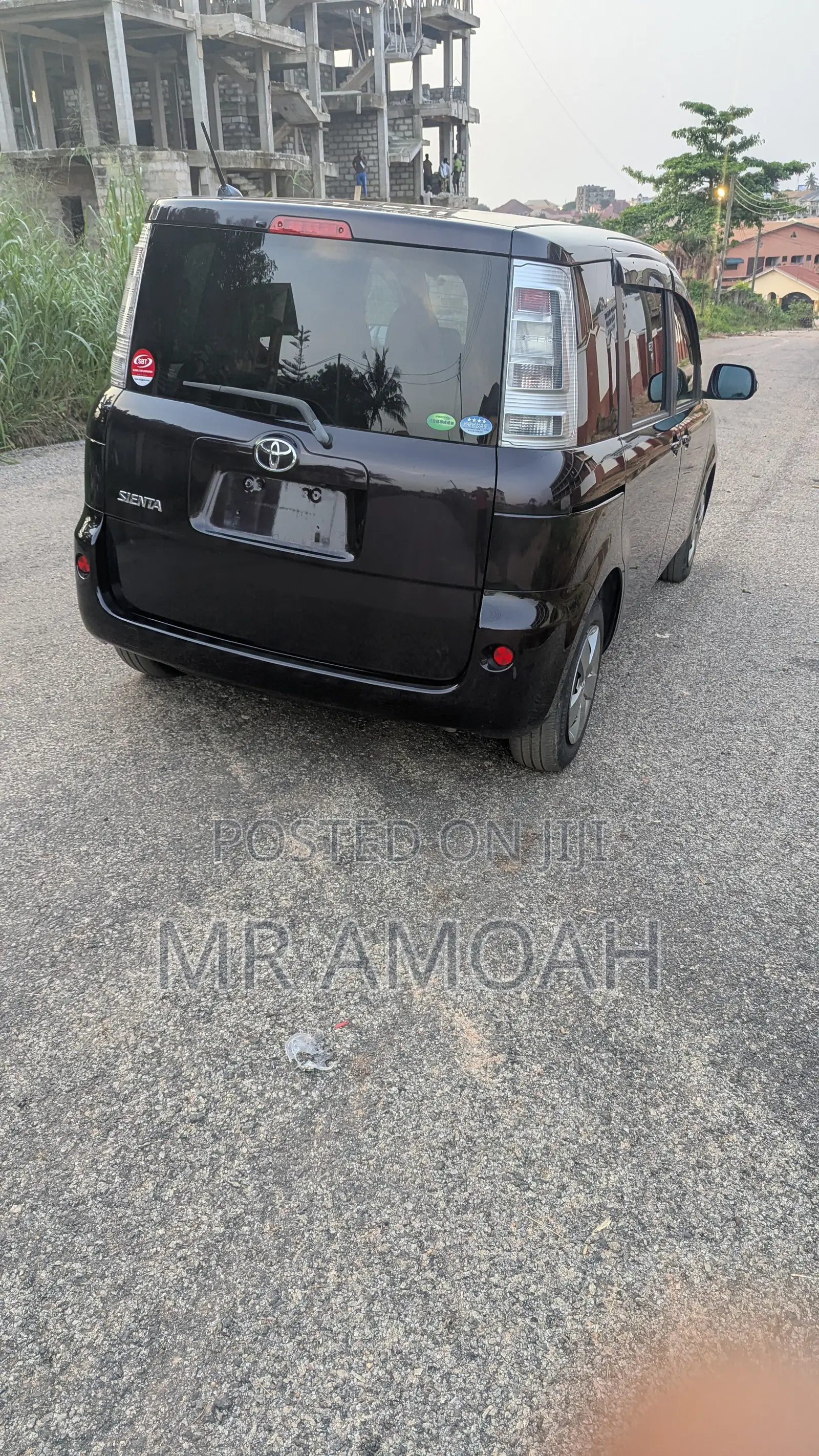 Toyota Sienta 2013