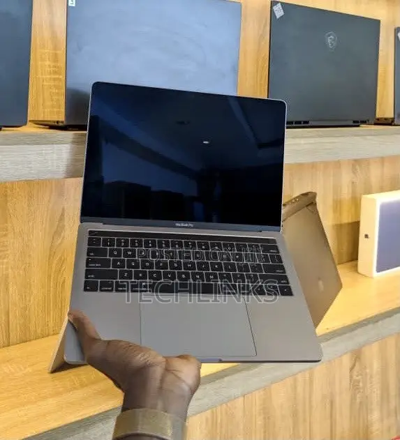 Laptop Apple MacBook Pro 2017 8GB Intel Core i5 SSD 256GB