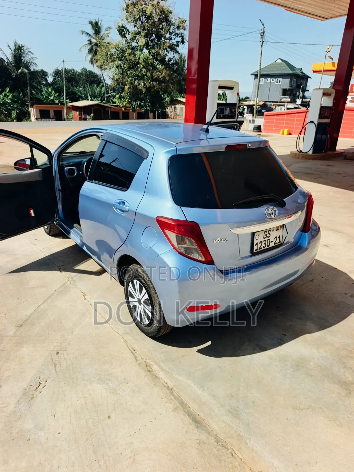 Toyota Vitz 1.3 AWD 5dr 2012 Blue