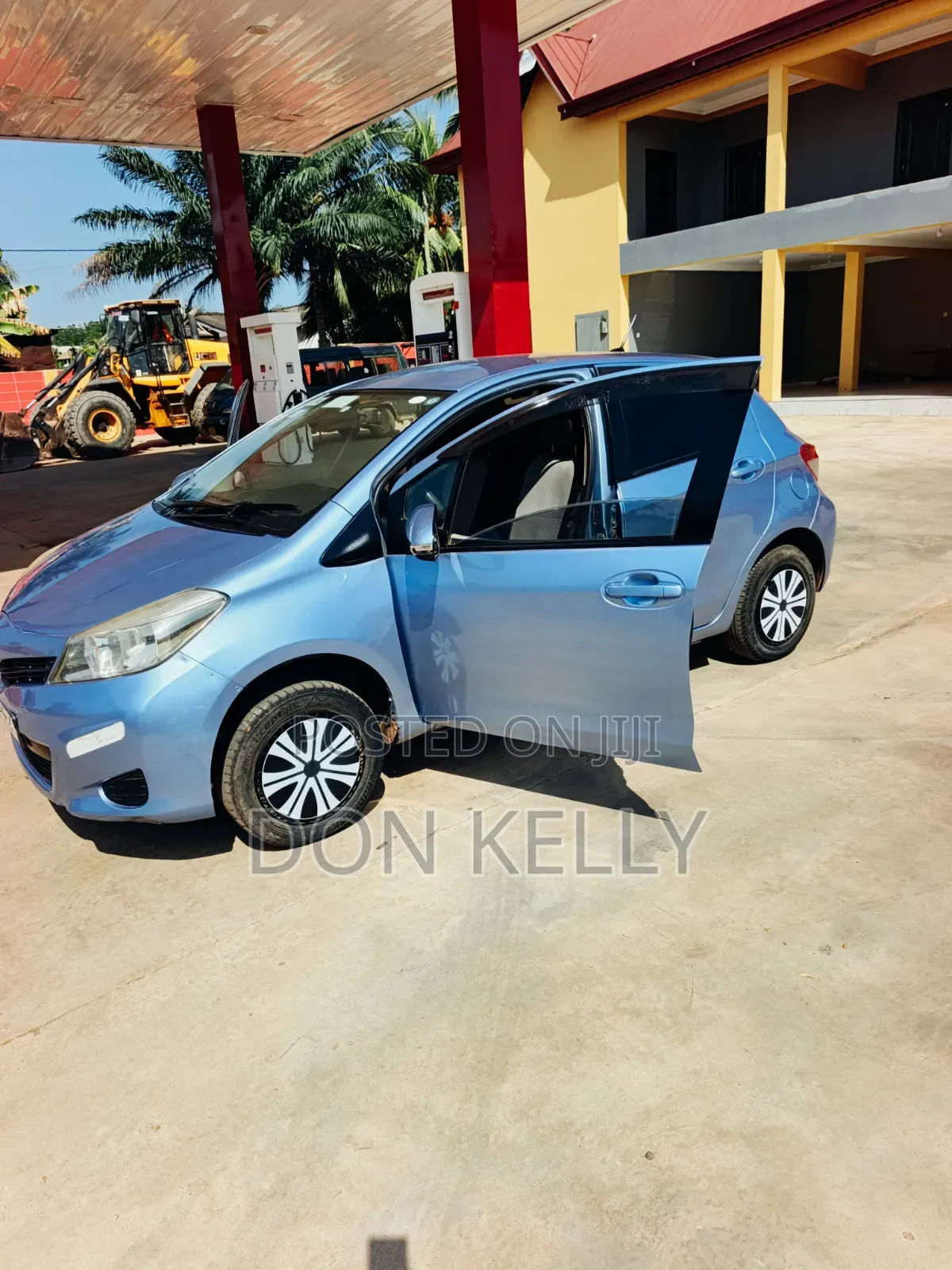 Toyota Vitz 1.3 AWD 5dr 2012 Blue