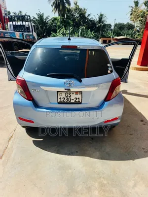 Toyota Vitz 1.3 AWD 5dr 2012 Blue