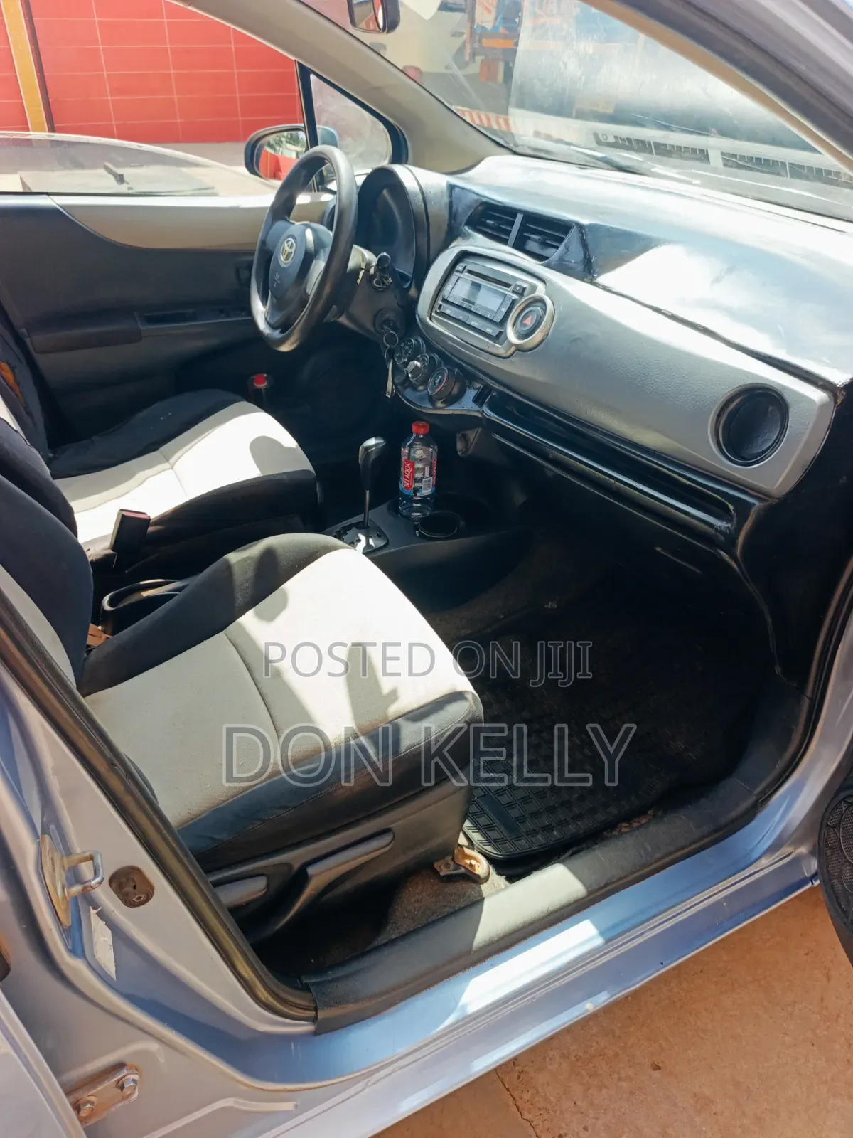 Toyota Vitz 1.3 AWD 5dr 2012 Blue