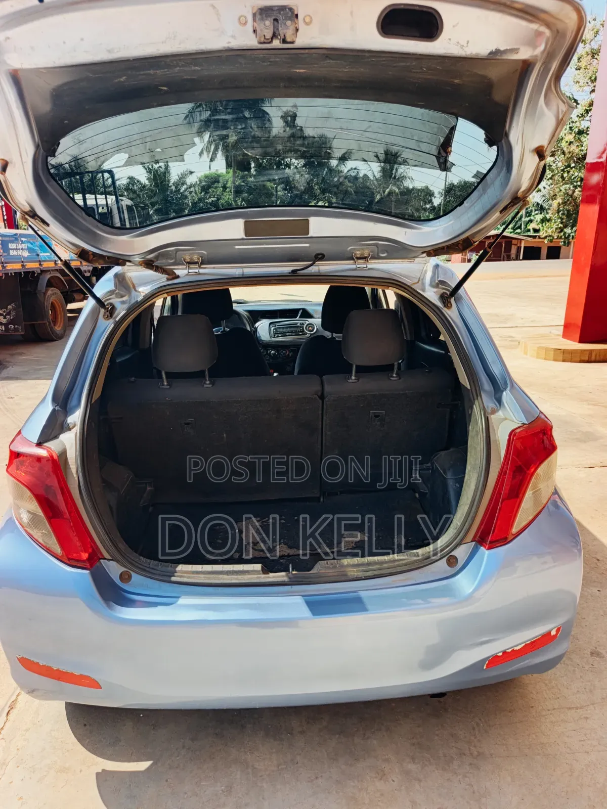 Toyota Vitz 1.3 AWD 5dr 2012 Blue