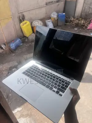 New Laptop Apple MacBook Pro 2015 16GB Intel Core i7 SSD 512GB