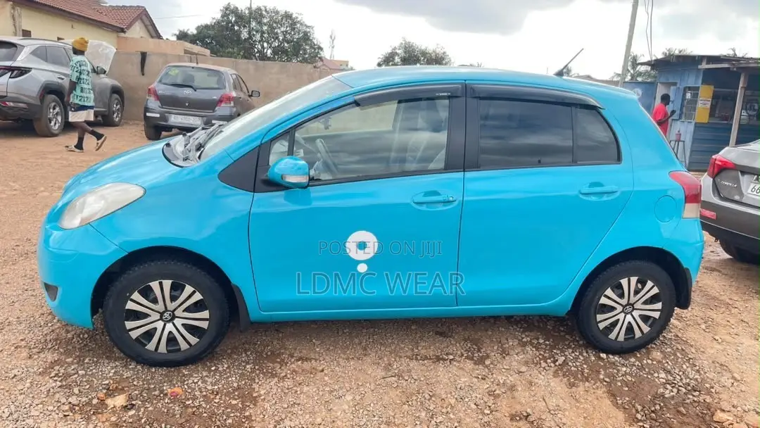 Toyota Vitz 1.3 FWD 5dr 2010 Blue