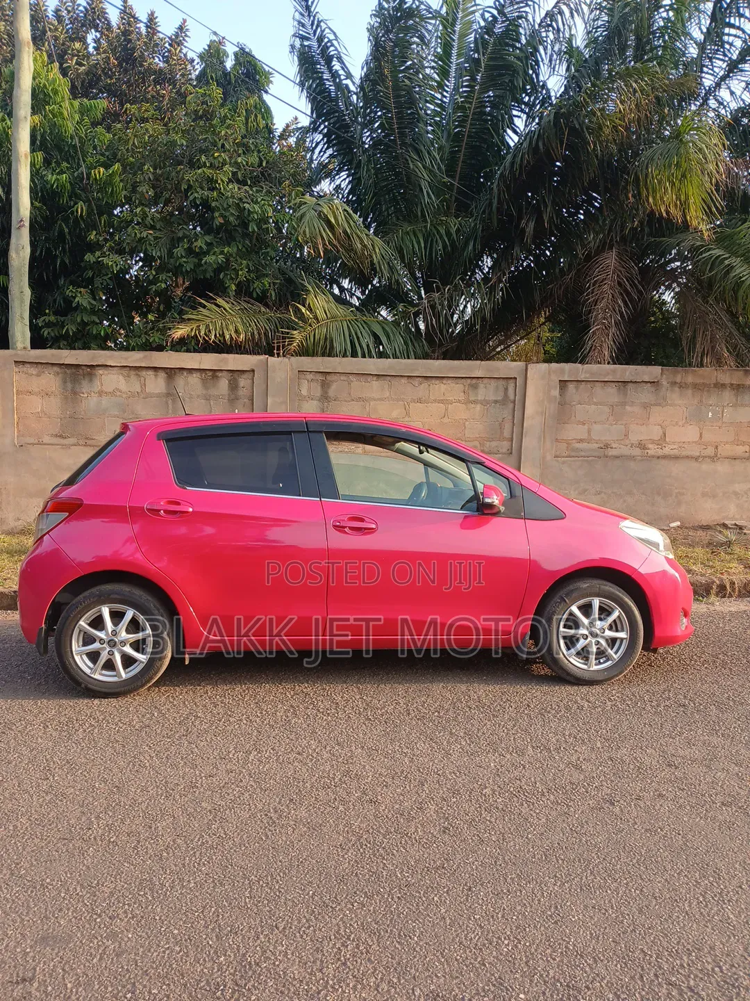 Toyota Vitz 1.3 FWD 5dr 2012 Pink
