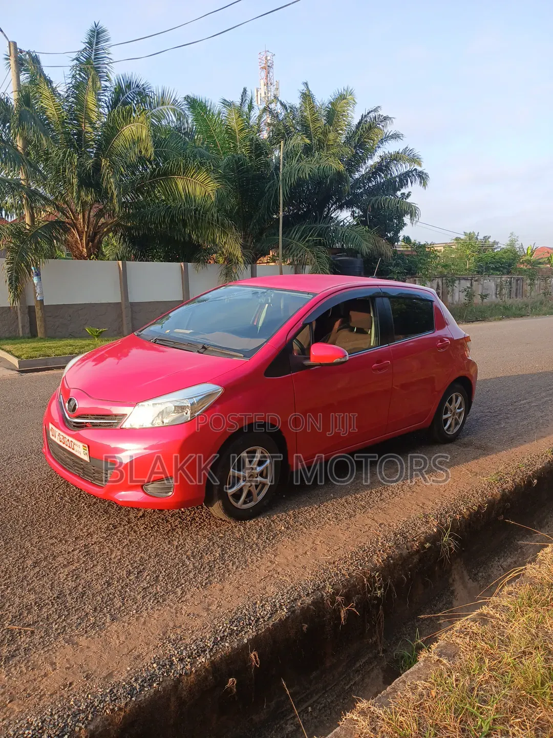 Toyota Vitz 1.3 FWD 5dr 2012 Pink