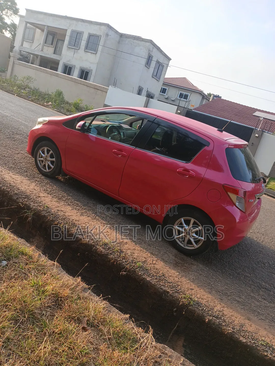Toyota Vitz 1.3 FWD 5dr 2012 Pink