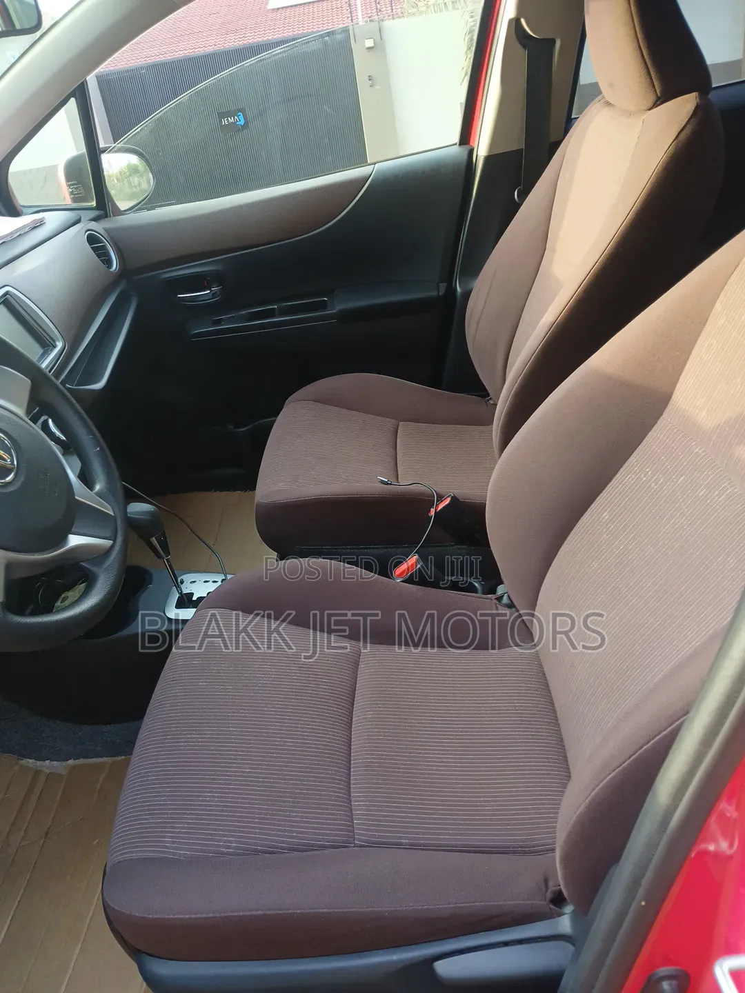 Toyota Vitz 1.3 FWD 5dr 2012 Pink