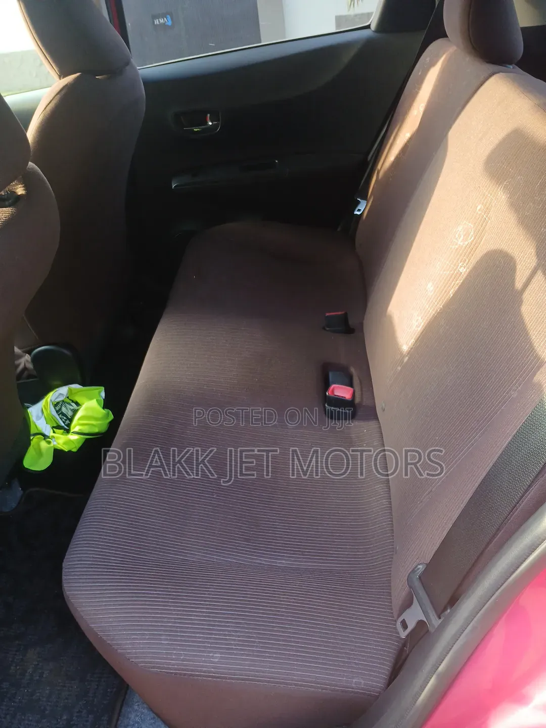 Toyota Vitz 1.3 FWD 5dr 2012 Pink