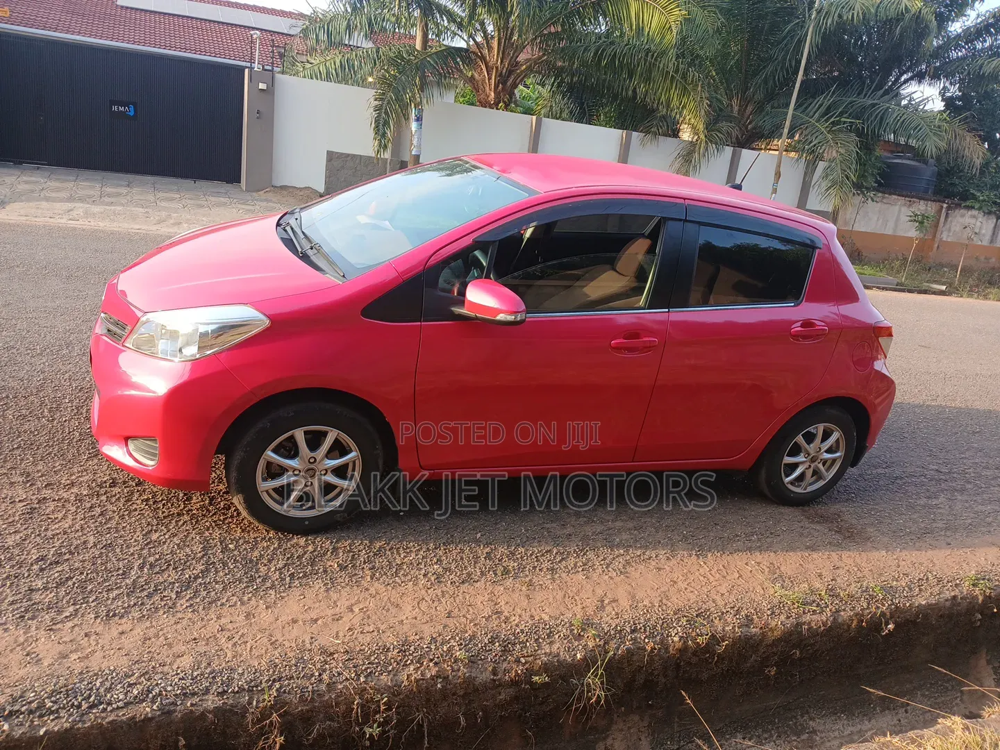 Toyota Vitz 1.3 FWD 5dr 2012 Pink