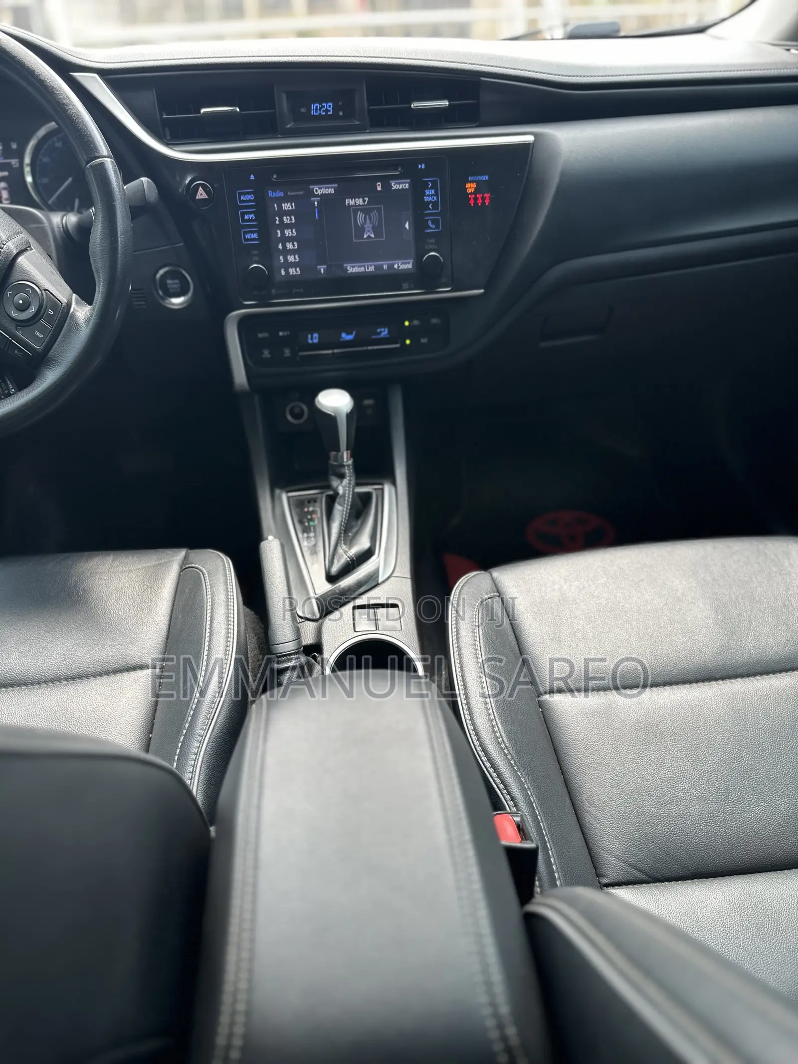 Toyota Corolla XLE (1.8L 4cyl 2A) 2019 Gray
