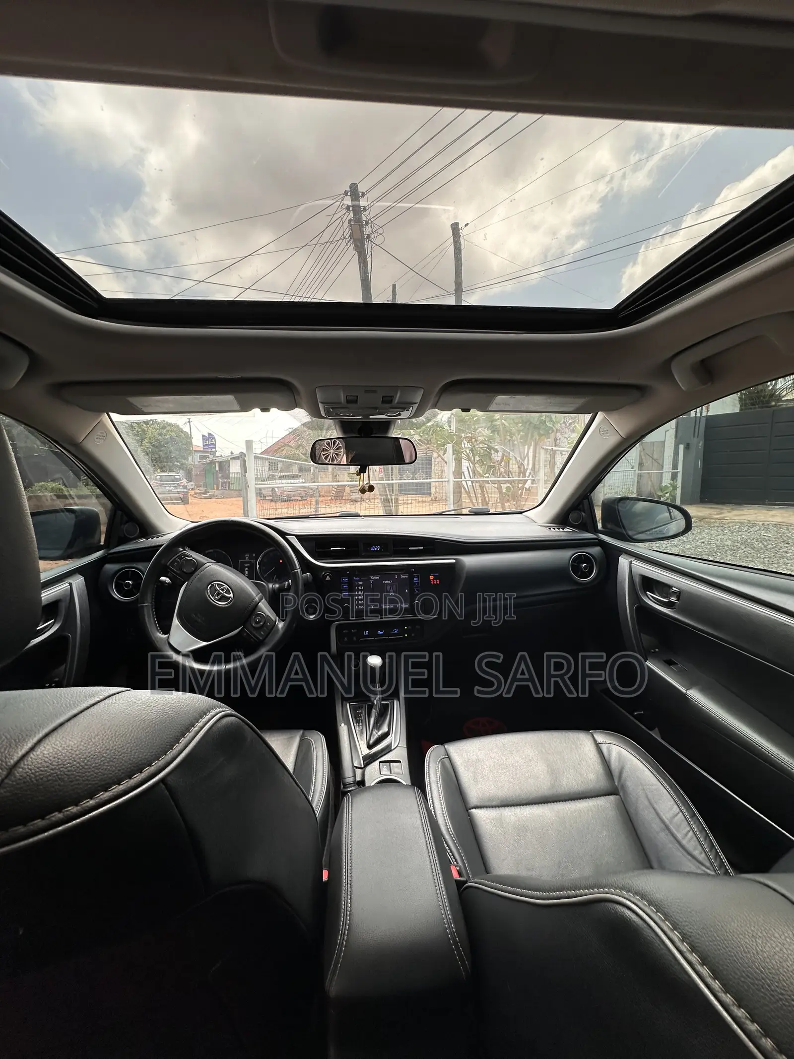 Toyota Corolla XLE (1.8L 4cyl 2A) 2019 Gray