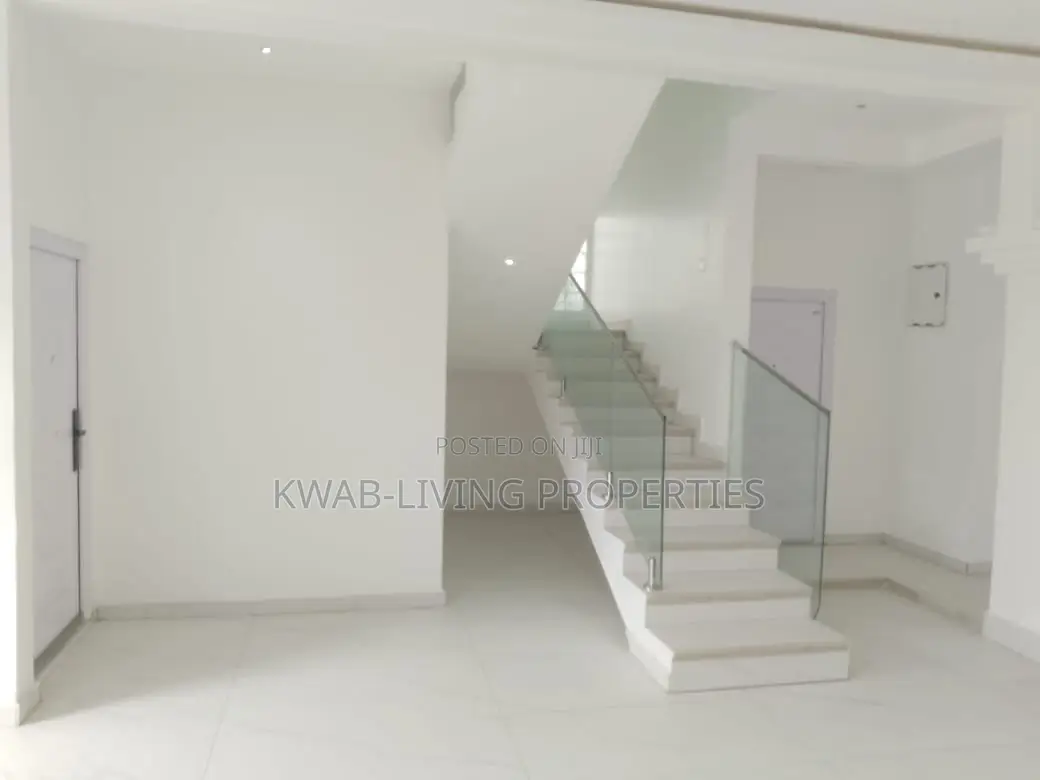 4bdrm House in Lake Side Estate for sale