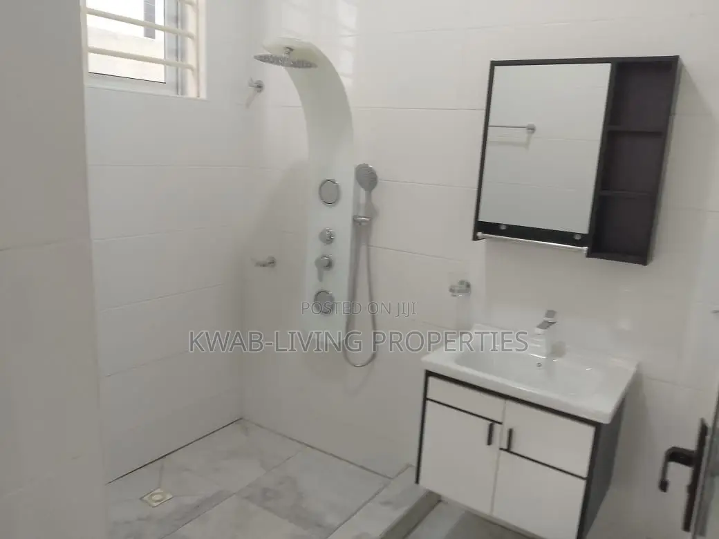 4bdrm House in Lake Side Estate for sale