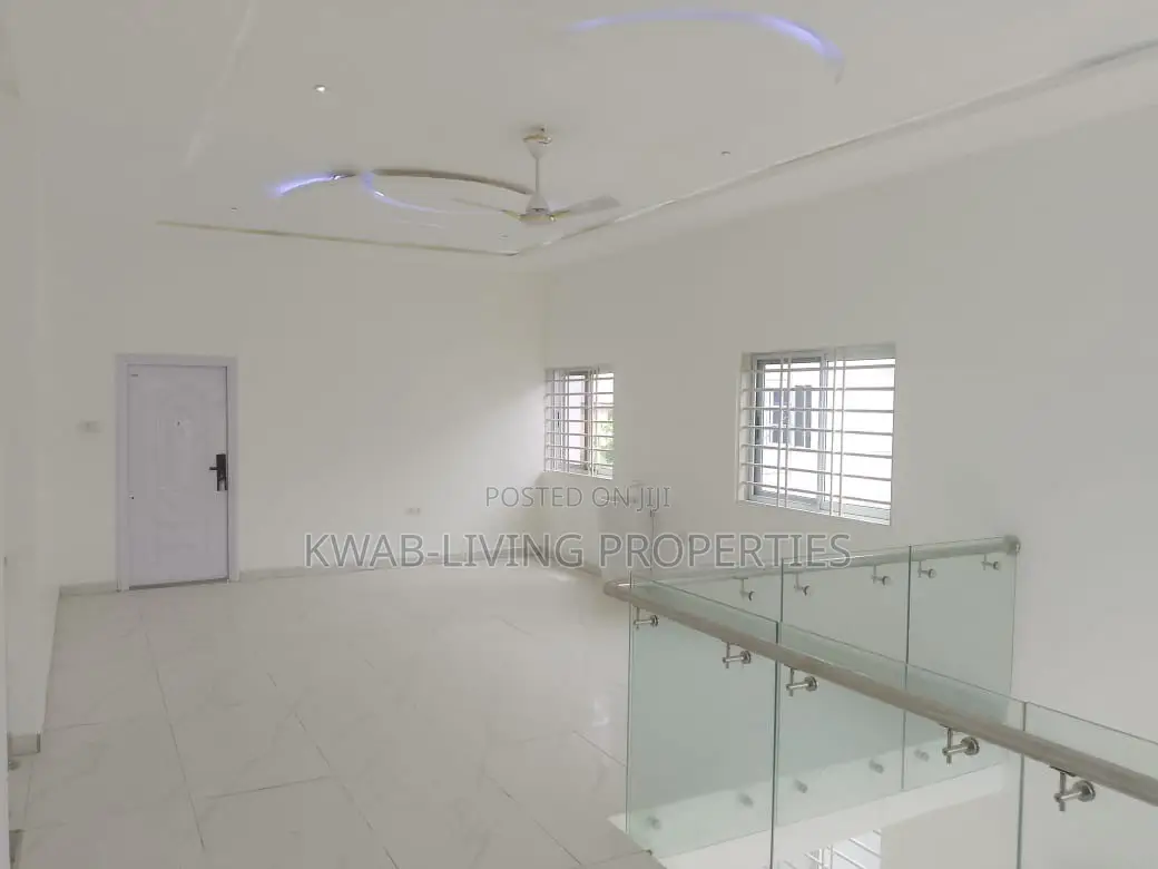 4bdrm House in Lake Side Estate for sale