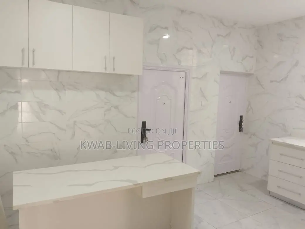 4bdrm House in Lake Side Estate for sale