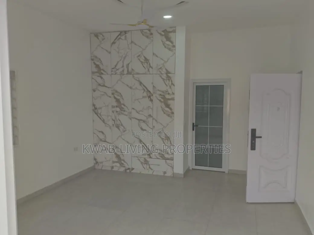 4bdrm House in Lake Side Estate for sale