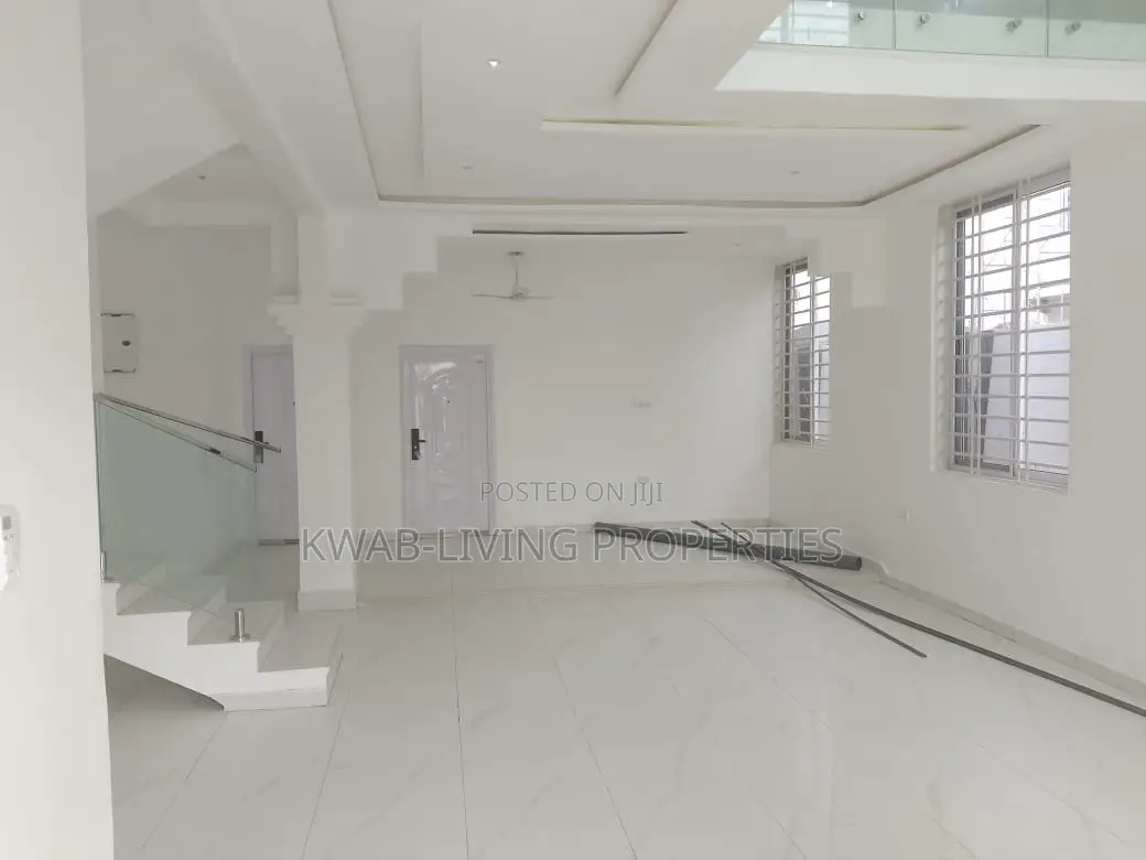 4bdrm House in Lake Side Estate for sale