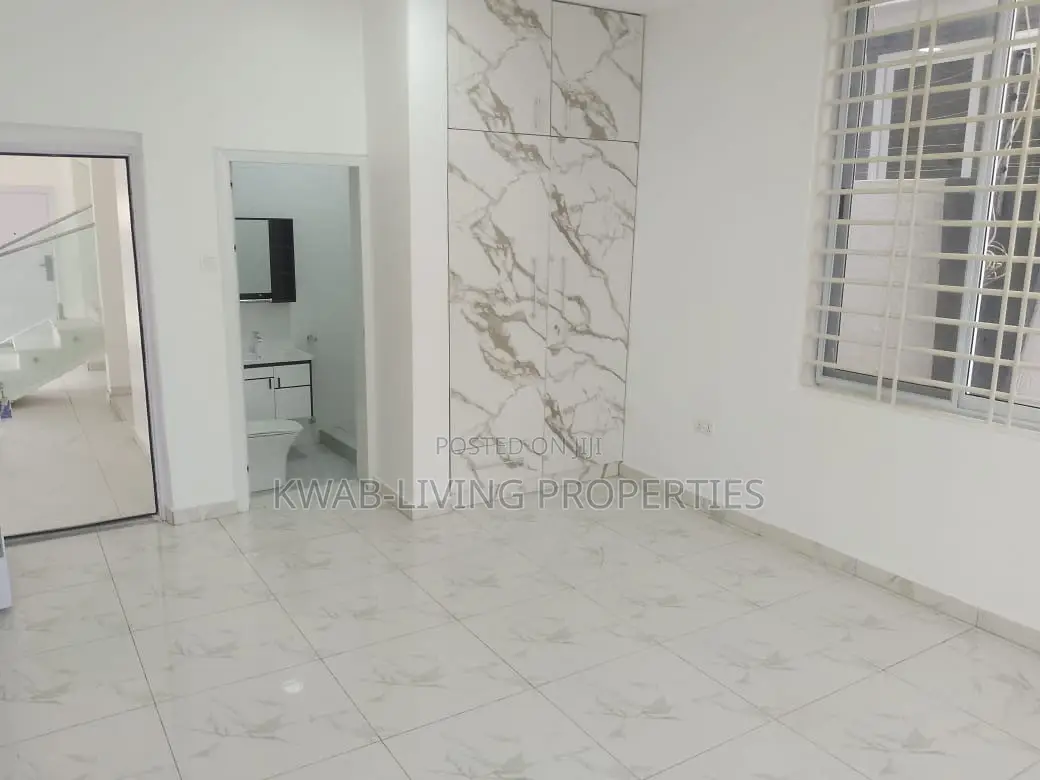 4bdrm House in Lake Side Estate for sale