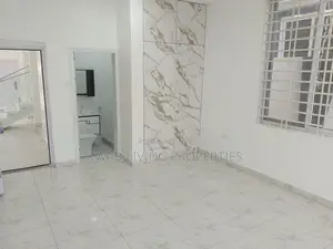 4bdrm House in Lake Side Estate for sale