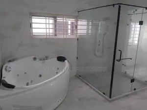 4bdrm House in Lake Side Estate for sale