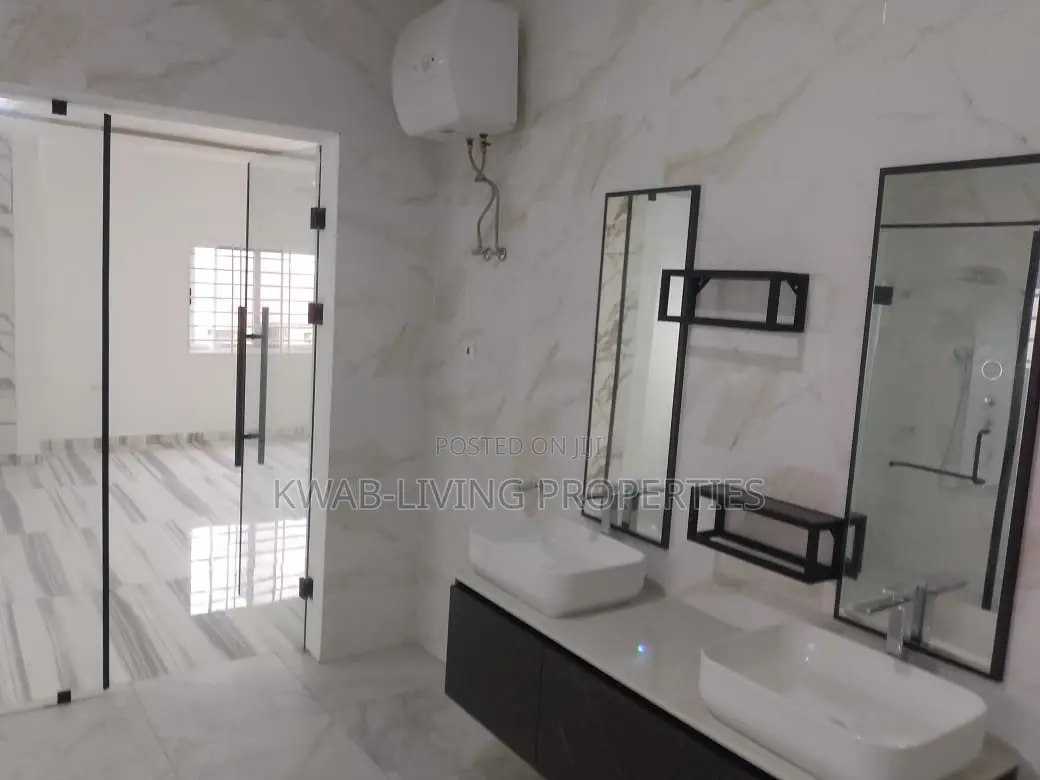 4bdrm House in Lake Side Estate for sale