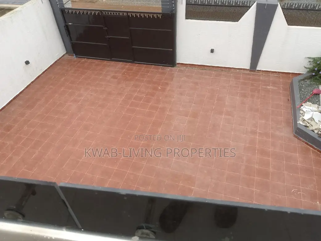 4bdrm House in Lake Side Estate for sale