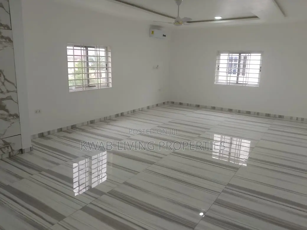 4bdrm House in Lake Side Estate for sale