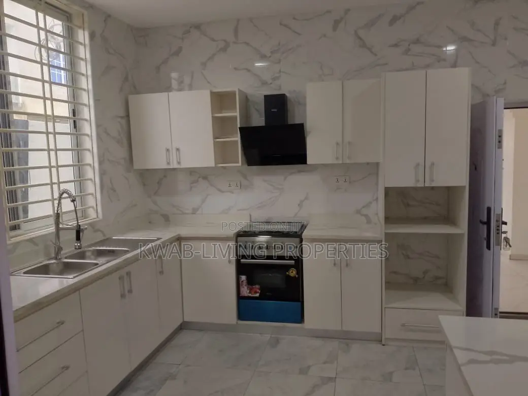 4bdrm House in Lake Side Estate for sale
