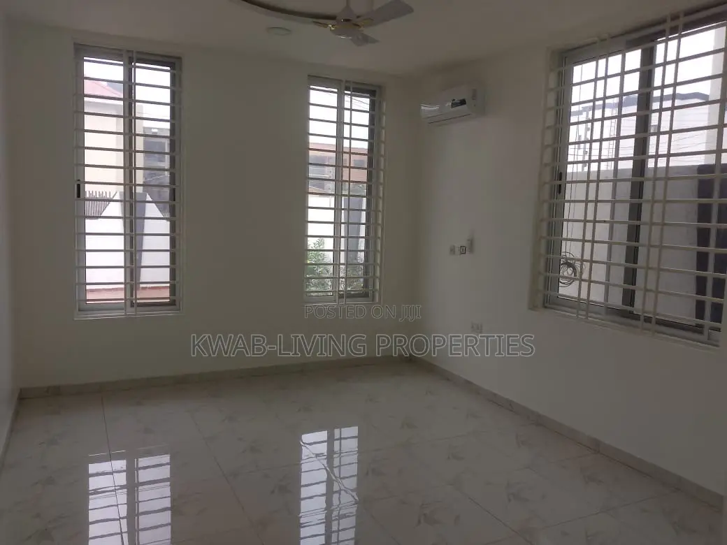 4bdrm House in Lake Side Estate for sale