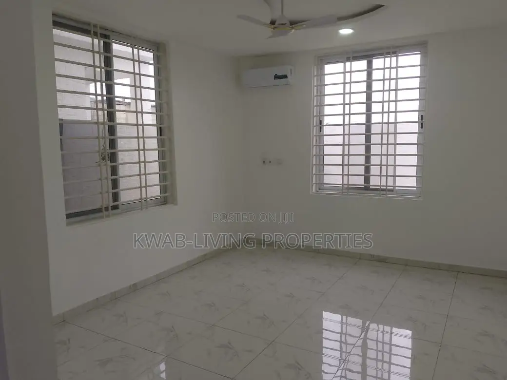 4bdrm House in Lake Side Estate for sale