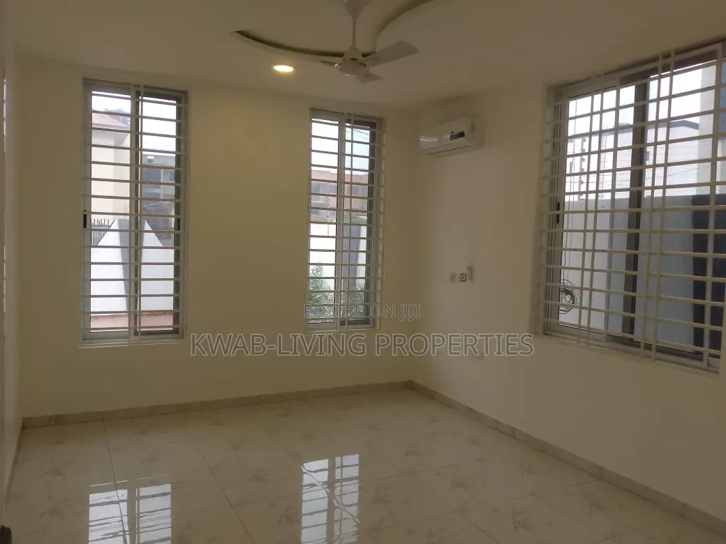 4bdrm House in Lake Side Estate for sale