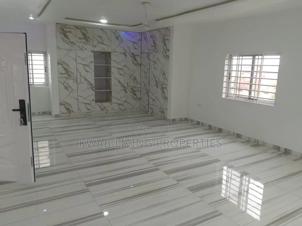 4bdrm House in Lake Side Estate for sale