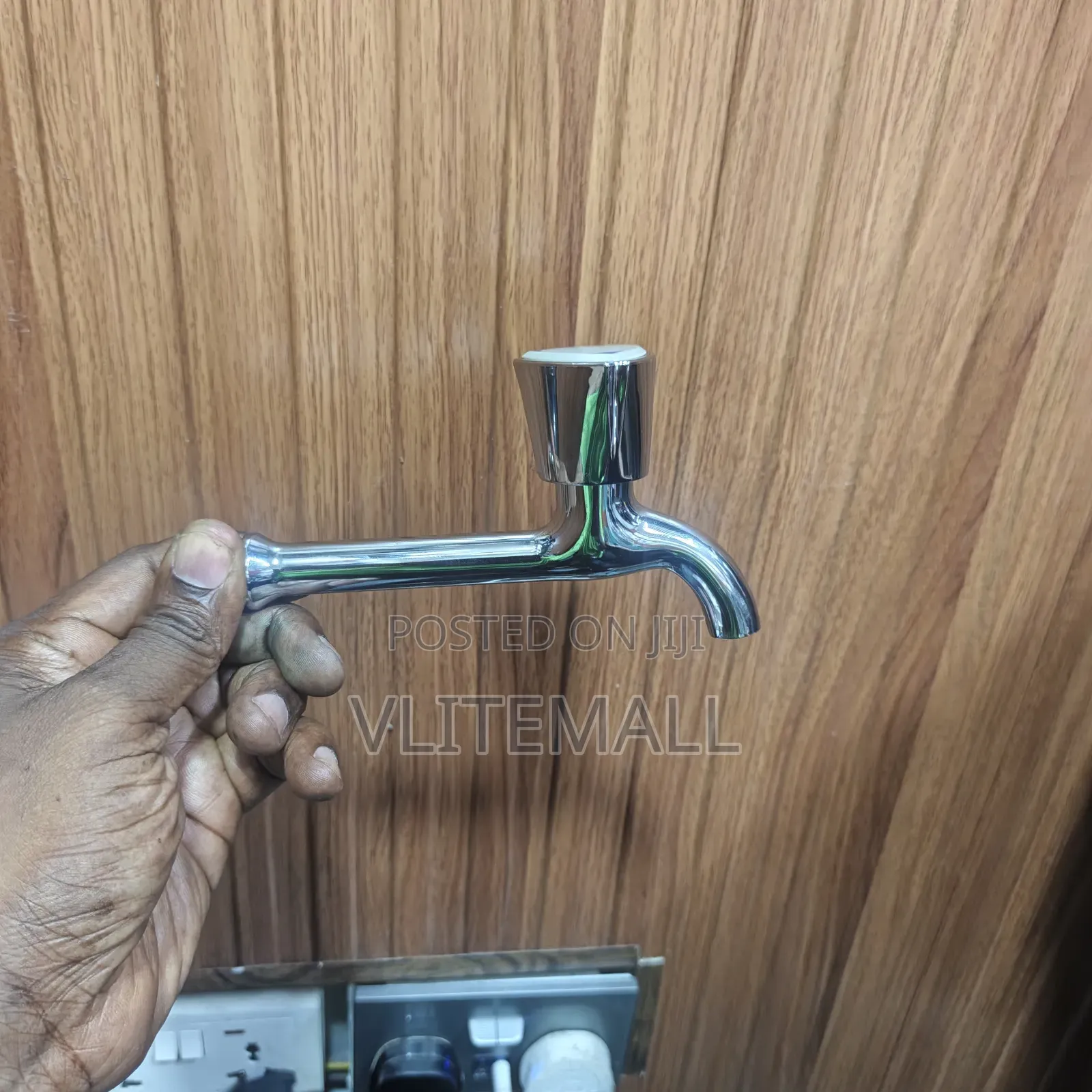Chrome-Finished Long-Body Bib Cock Tap (Al