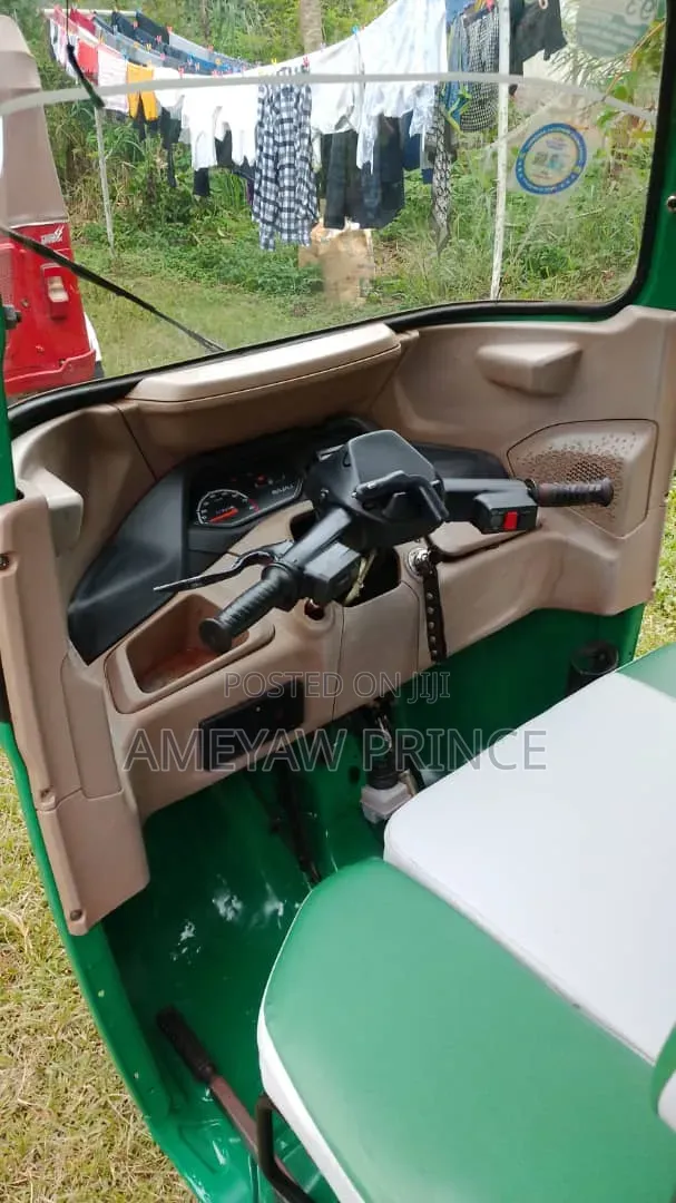 Bajaj RE 2025 Green