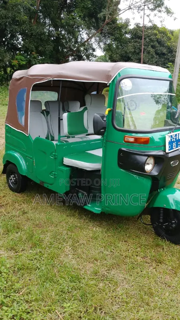 Bajaj RE 2025 Green