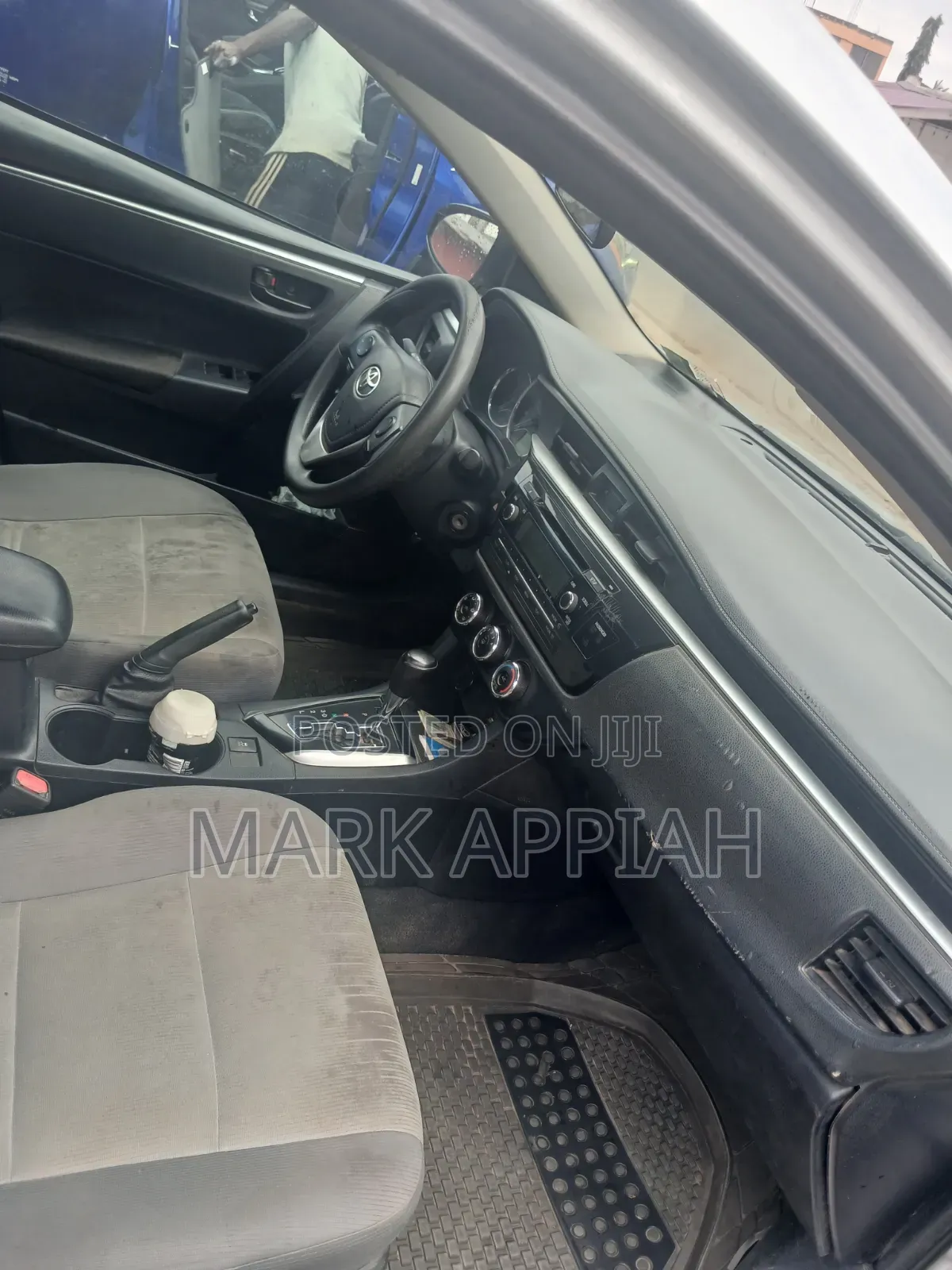 Toyota Corolla L 4dr Sedan (1.8L 4cyl 4A) 2015 Silver