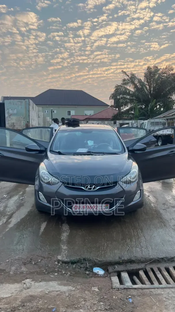 Hyundai Elantra 2012