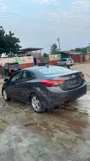 Hyundai Elantra 2012